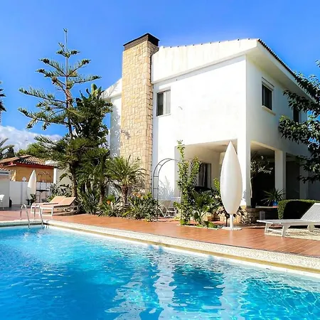 Haygon Private Heated Pool, Bbq & Sauna